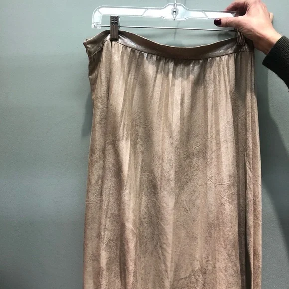 🌹 Maeve Anthropologie Pleated Skirt rose gold size medium - Picture 2 of 4